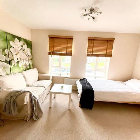 Lakeside Stylish 3 Bedroom House Grays ภายนอก รูปภาพ
