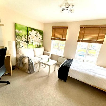 Lakeside Stylish 3 Bedroom House Grays ภายนอก รูปภาพ
