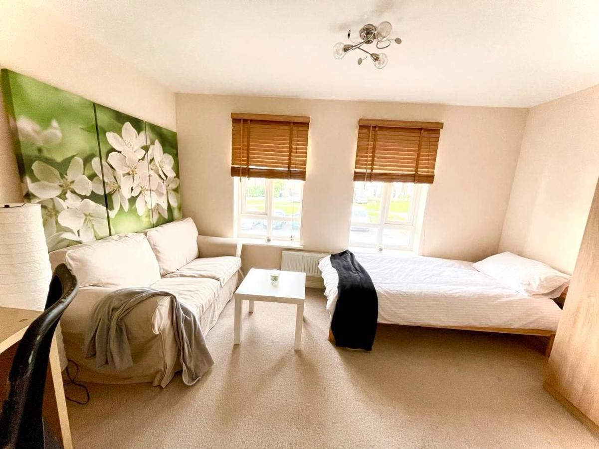 Lakeside Stylish 3 Bedroom House Grays ภายนอก รูปภาพ