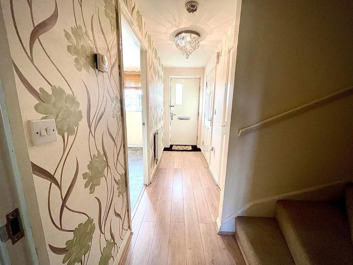 Lakeside Stylish 3 Bedroom House Grays ภายนอก รูปภาพ