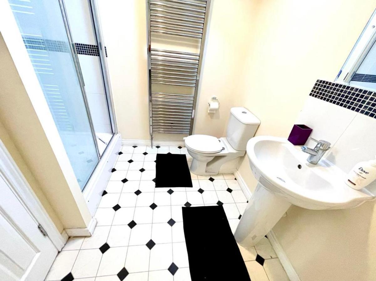 Lakeside Stylish 3 Bedroom House Grays ภายนอก รูปภาพ