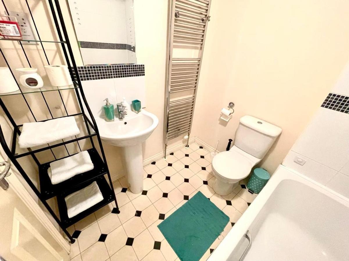 Lakeside Stylish 3 Bedroom House Grays ภายนอก รูปภาพ